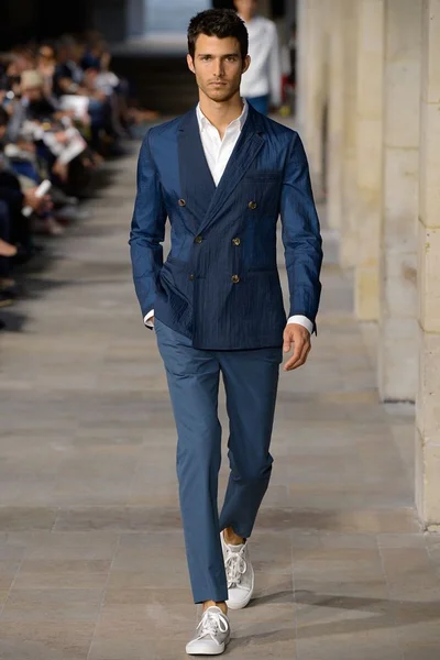 Look 3